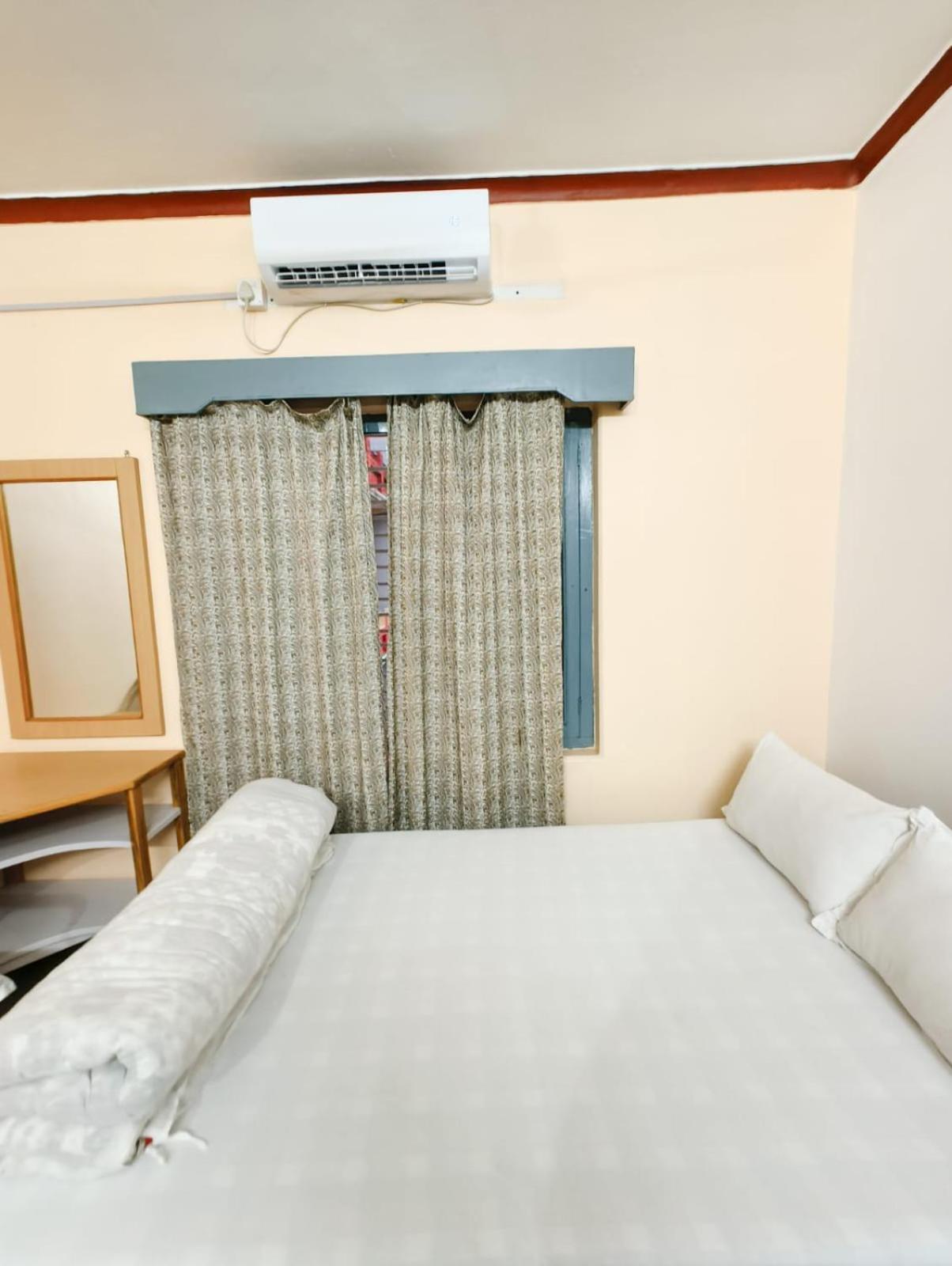 Hotel Mountain View - Lakeside Pokhara Bagian luar foto