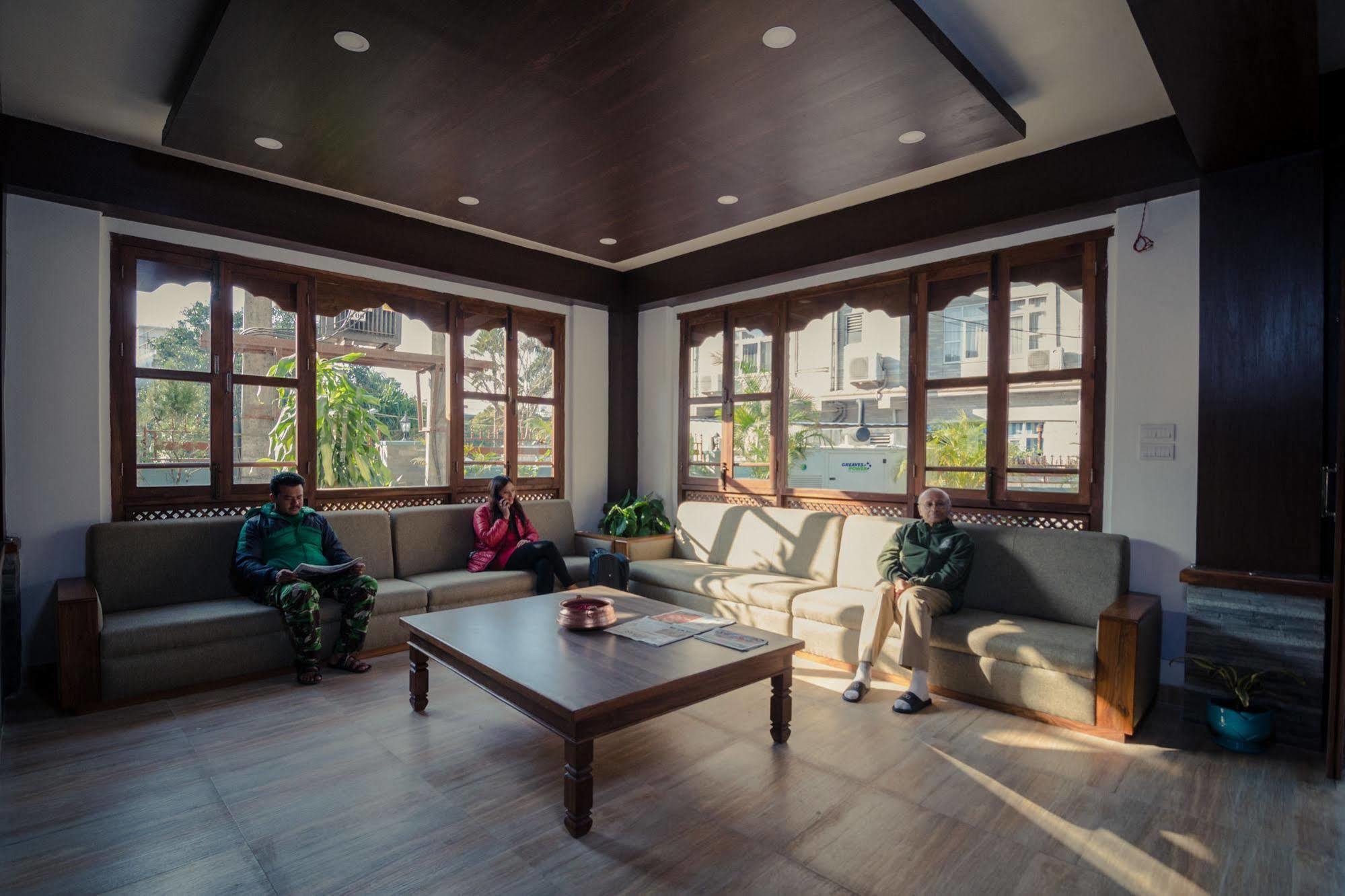 Hotel Mountain View - Lakeside Pokhara Bagian luar foto