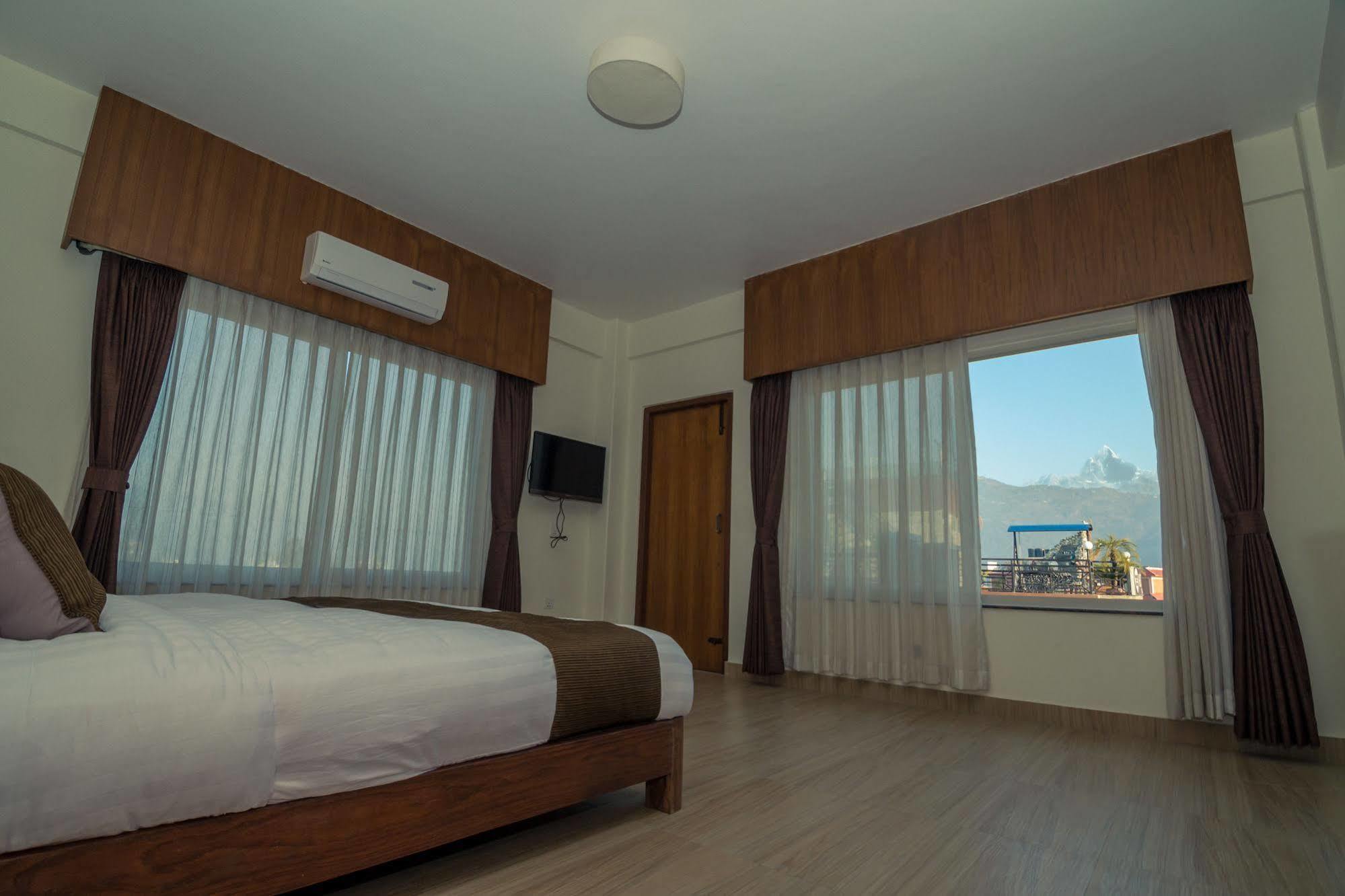 Hotel Mountain View - Lakeside Pokhara Bagian luar foto