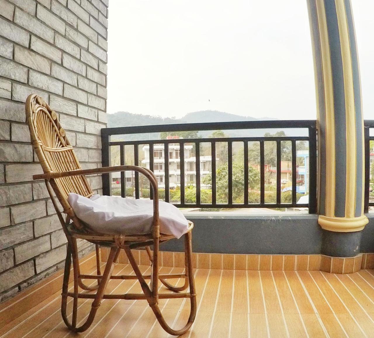 Hotel Mountain View - Lakeside Pokhara Bagian luar foto